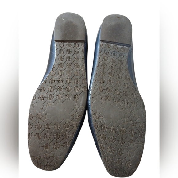 Lilly Pullitzer Navy Patent Leather Metallic Gold Trim Embellished Flats sz 9.5 - Picture 7 of 16